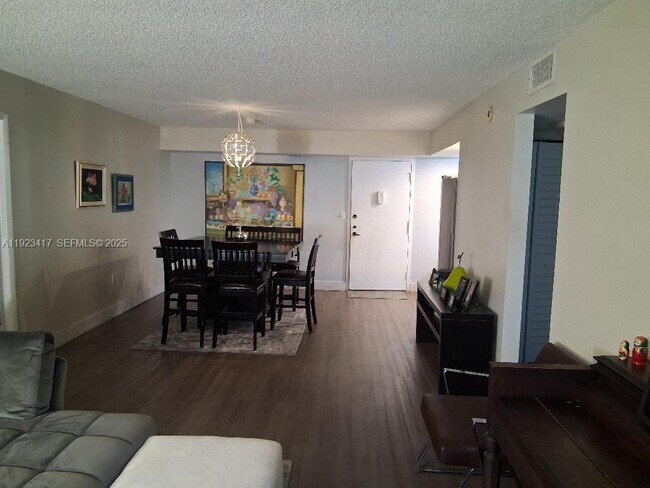 Building Photo - 1400 St Charles Pl