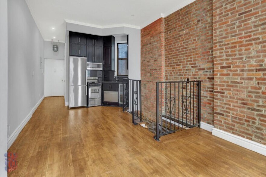 Building Photo - 250 Mott St