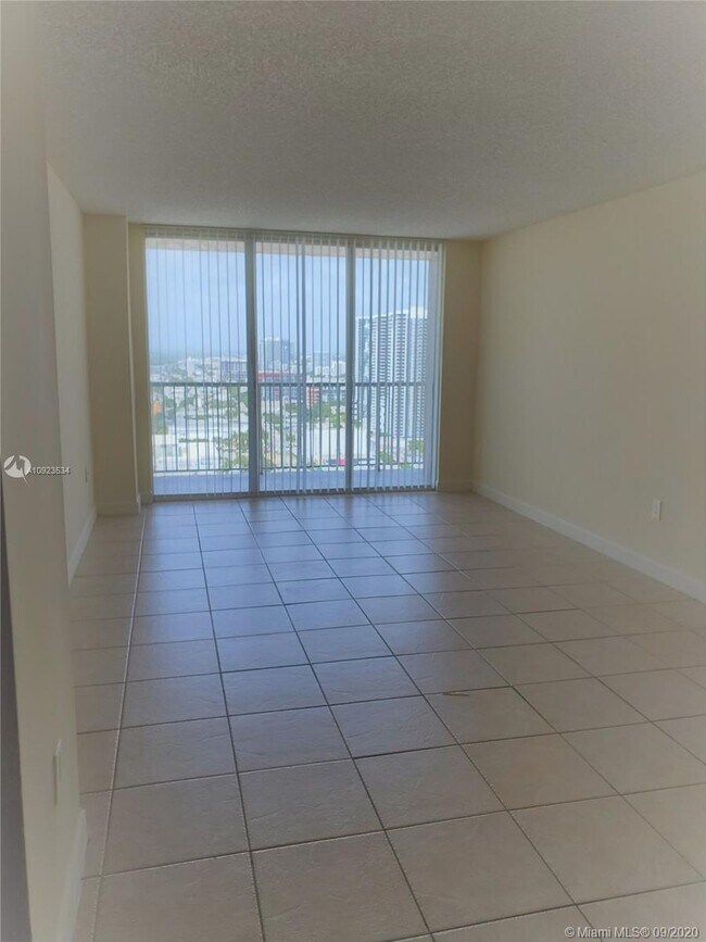 Building Photo - 915 NW 1st Ave