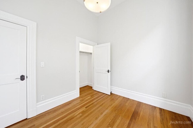 Building Photo - 860 Waller St