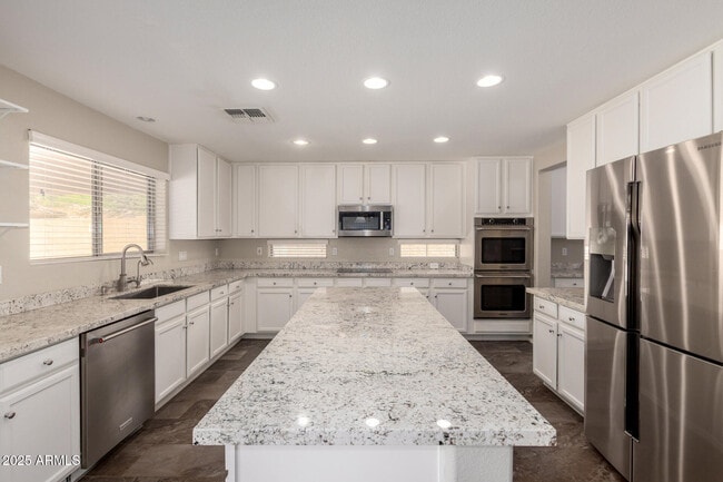 Building Photo - 4122 E Palm Beach Dr