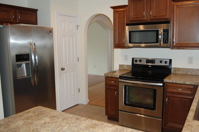 Building Photo - 2218 Midview Rd