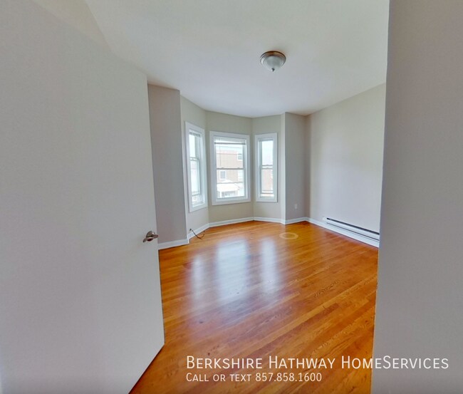 Building Photo - 117 George St