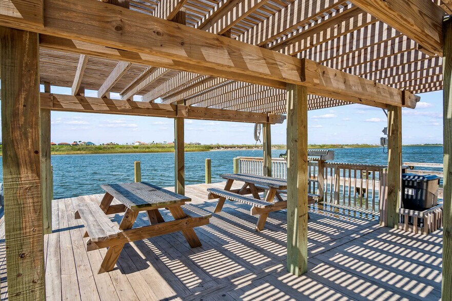 Building Photo - 15209 Leeward Dr