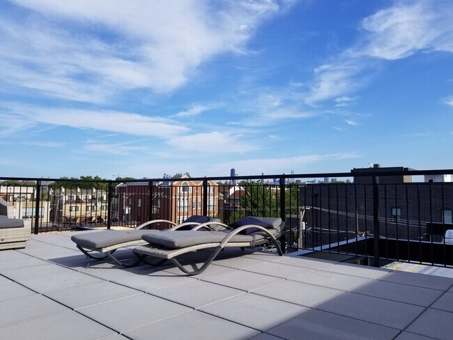 Building Photo - New Micro Studio in Lincoln Park