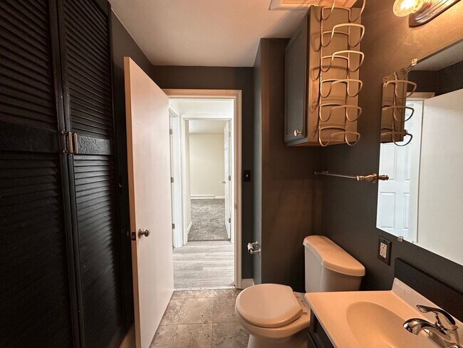 Building Photo - Recently Renovated 3 Bedroom 1 Bath Single Family Home!