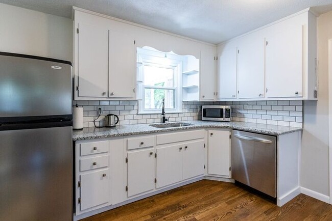 Building Photo - 294 Lemont Dr
