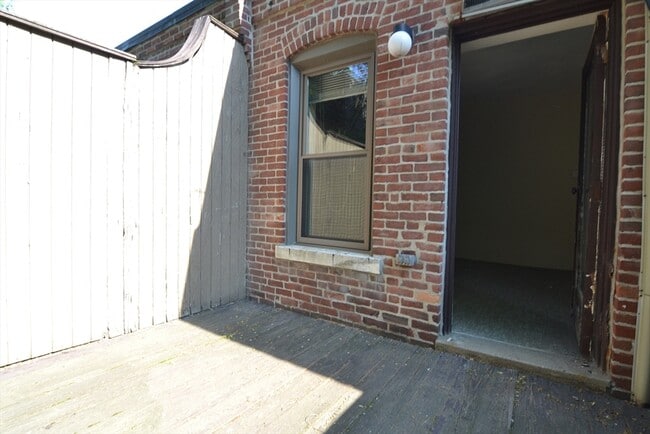 Building Photo - 67 St Germain St