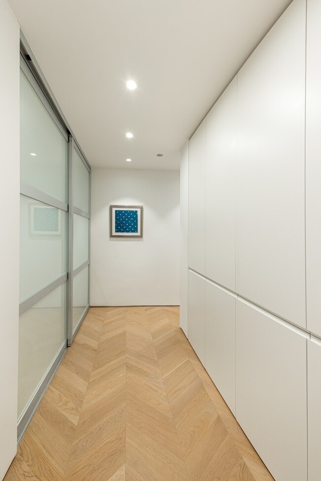 Building Photo - 1917 S Calumet Ave