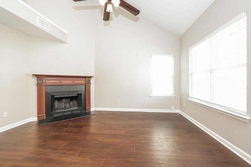 Building Photo - 1505 Chestnut Oak Dr