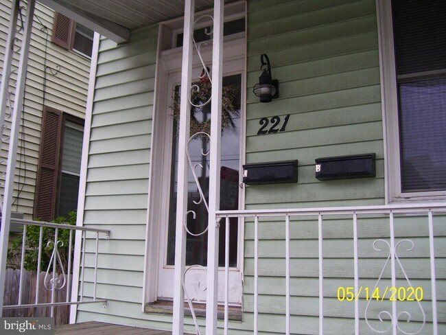 Building Photo - 221 Ann St