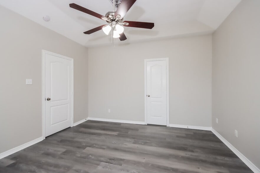 Building Photo - 2826 Fern Hill Dr