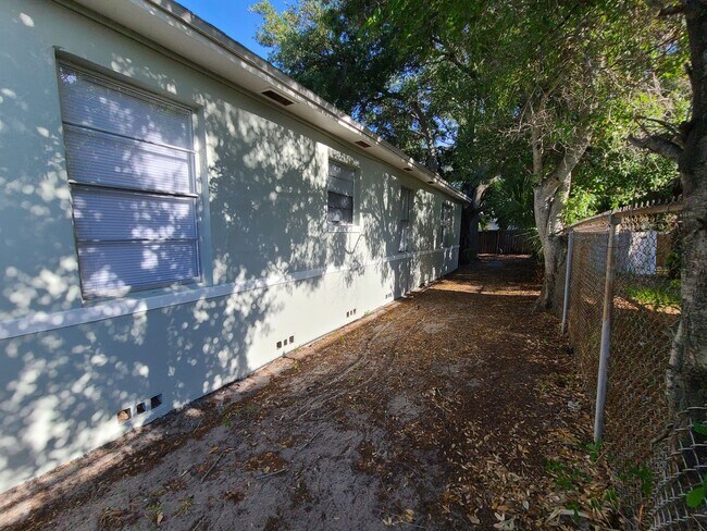 Building Photo - Stunning Corner-Lot Rental: 4BR/2BA with Courtyard