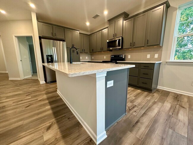 Building Photo - Lakefront living in Sherril's Ford