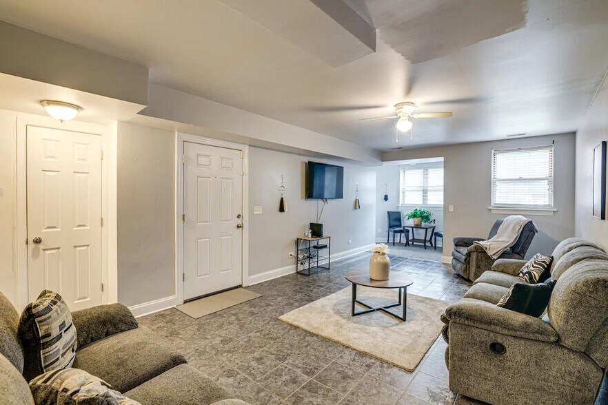 Building Photo - 6210 S Evans Ave