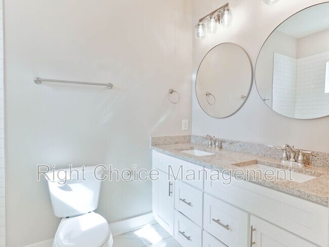 Building Photo - 630 Village Dr