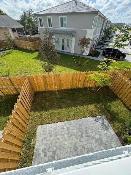 Building Photo - 724 SE 13th St Cir