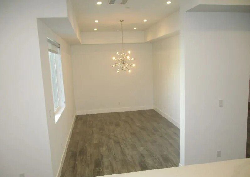 Building Photo - 1211 N Mariposa Ave