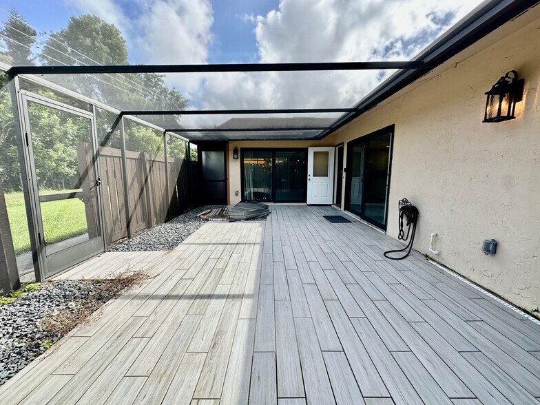 Building Photo - 6300 Royal Woods Dr