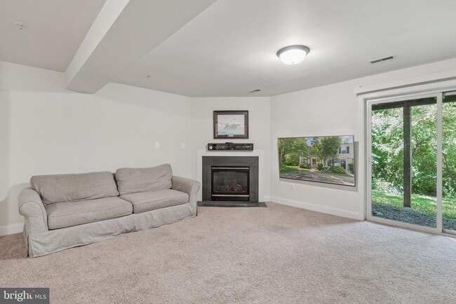 Building Photo - 856 Stonehurst Ct