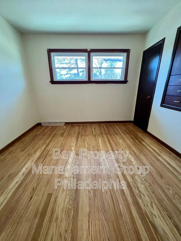 Building Photo - 303 Hedgerow Ln