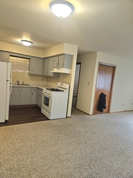 Building Photo - 11205 W Bluemound Rd