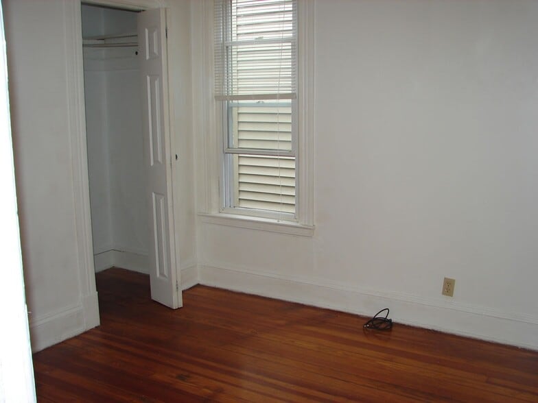 first bedroom - 1037 N Brandywine Ave