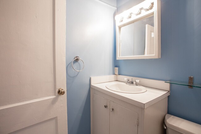 Building Photo - Spacious 1 Bd in Adams Morgan // Storage I...