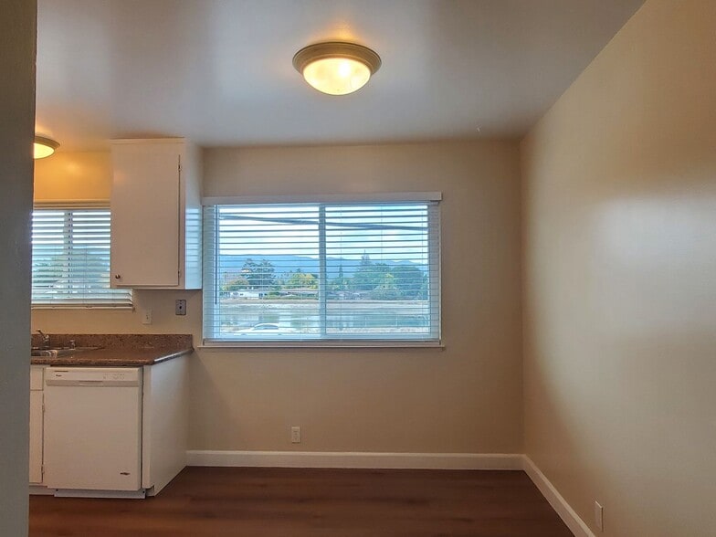 Building Photo - 661 Nello Dr