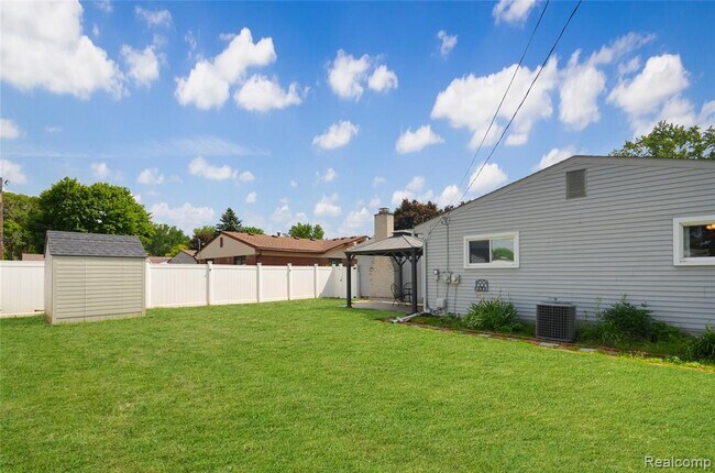 Building Photo - 37653 Longacre Dr