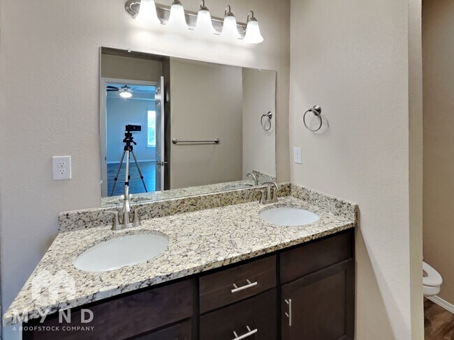 Building Photo - 1001 Clearspring Ct