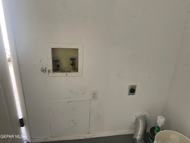 Building Photo - 10640 Cuatro Vistas Dr