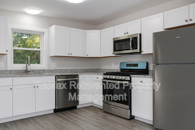 Building Photo - 3332 Hillis Rd