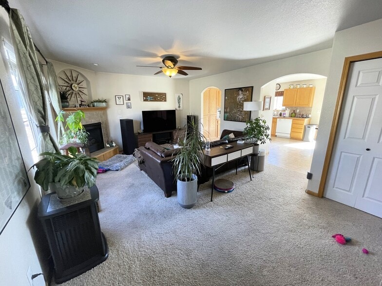 Building Photo - 1678 Rhyolite St