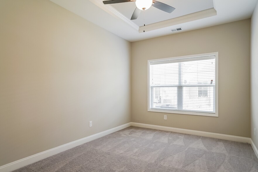 Building Photo - 2881 Summer Townes Wy