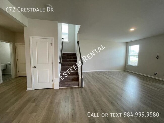 Building Photo - 672 Crestdale Dr