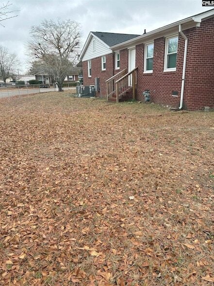 Building Photo - 617 Holland Cir