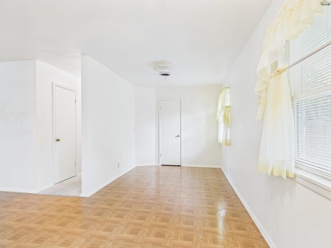 Building Photo - 4723 N Shore Dr