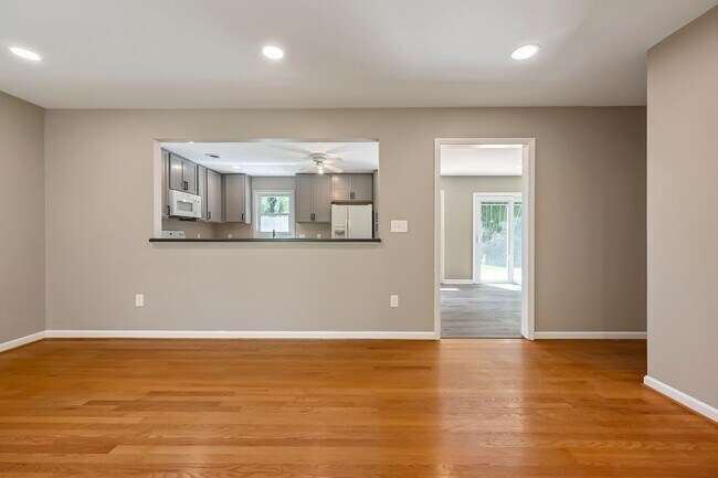 Building Photo - 4 bedoom 2 bath home in Blacksburg VA!