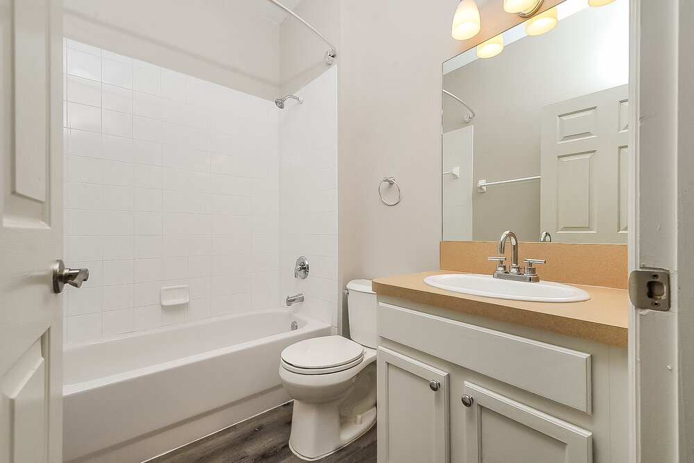 Building Photo - 748 Star Pointe Dr