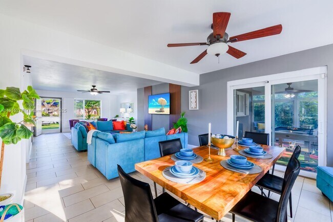 Building Photo - 312 N Luna Ct