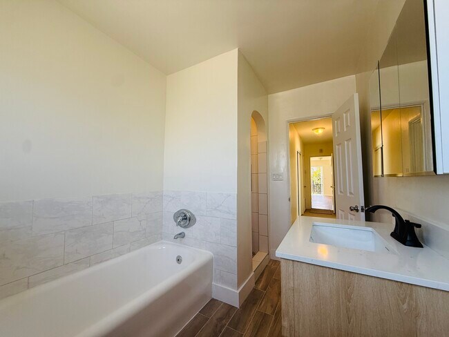 Building Photo - 818 Shenandoah St