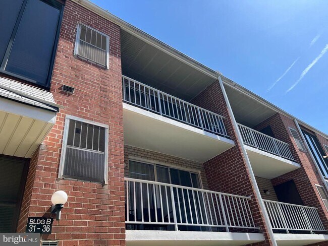 Building Photo - 809 Red Lion Rd