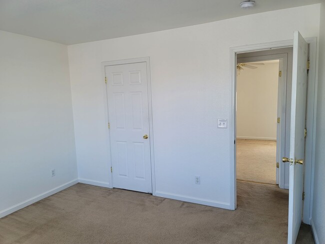 Building Photo - Cute 3 bedroom , 2 bath home on the Fernley Golf Course, $2000 a month, $2100 security deposit