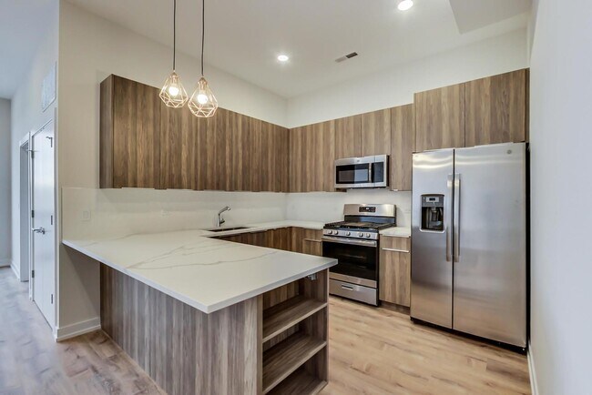 Building Photo - 2827 N Clybourn Ave