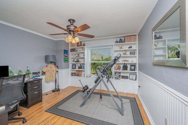 Building Photo - Luxurious 4 Bed/2.5 Bath Home with Stunning Lake and Golf Course Views with Pool on Savannahs Tra...