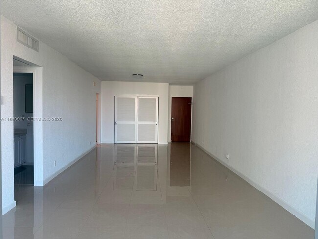 Building Photo - 4001 S Ocean Dr