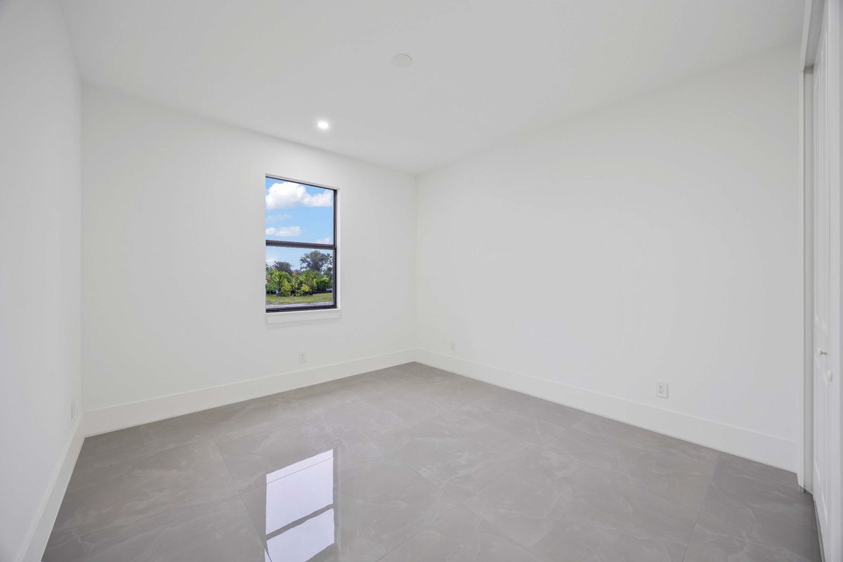 Building Photo - 3809 Sunset Rd