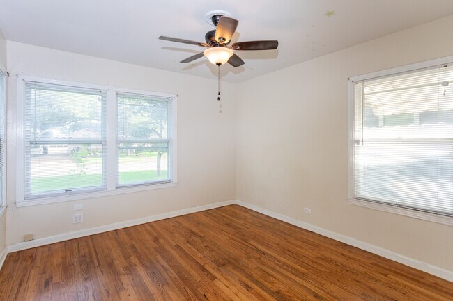 Building Photo - 349 Irvington Dr