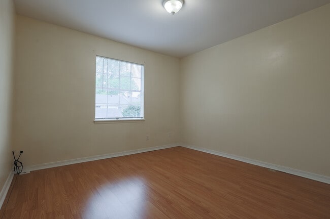 Building Photo - 10014 Stratmore Cir